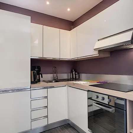 Nestor&jeeves - Vibes - Very Close Sea - Free Parking